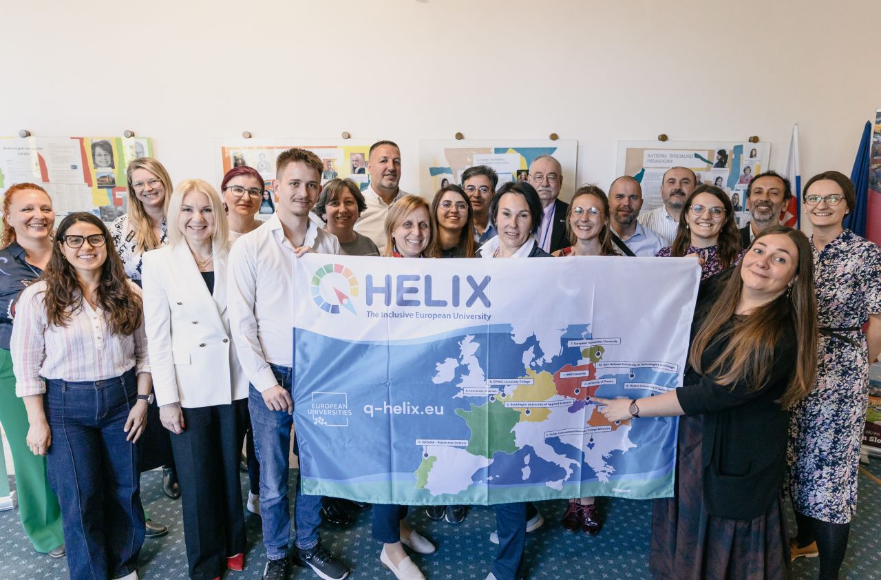 Q-Helix Alliance activity, photograph 1